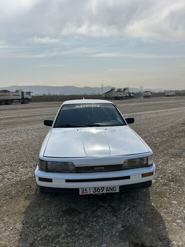 срочно продам авто в связи с переездом: Toyota Camry: 1987 г., 2 л, Механика, Бензин, Седан