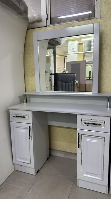 Спальные гарнитуры: Спальный гарнитур в светло-сером/белом глянце с фрезерованными — 10