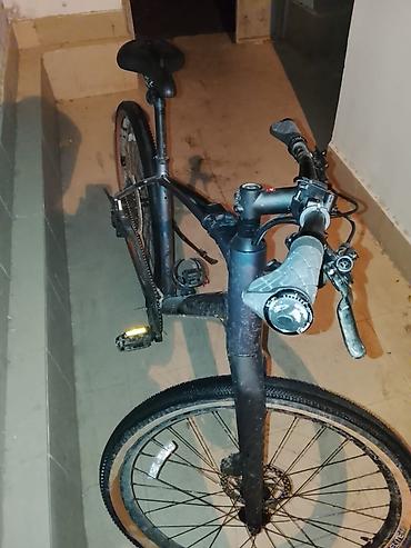 Trek velosipedləri: Şəhər/trek hibrid velosipedi Xüsusiyyətlər: - Yüngül alüminium gövdə — 3