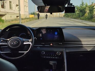 Hyundai: Hyundai Elantra: 1.6 l | 2021 il Sedan — 5