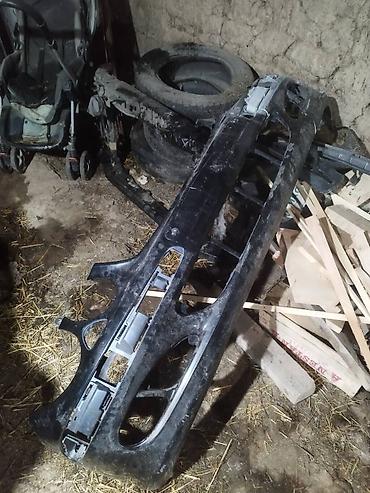 Панели, обшивки: Запчасть на Мерседес 211 Фара простой правая сторона Болоки,рамки — 28