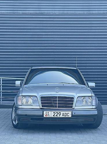 двойной выхлоп: Mercedes-Benz W124: 1993 г., 3.2 л, Автомат, Бензин, Седан — 1