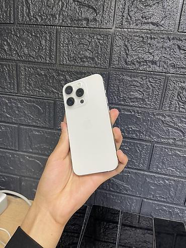 iphone cr: IPhone 15 Pro, Б/у, 256 ГБ, Белый, Зарядное устройство, Защитное стекло, Чехол, В рассрочку, 80 % — 3