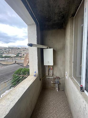 Квартиры: 3 otaqlı mənzil – geniş dəhliz və açıq balkon - Planlaşdırma: 3 ayrı — 2