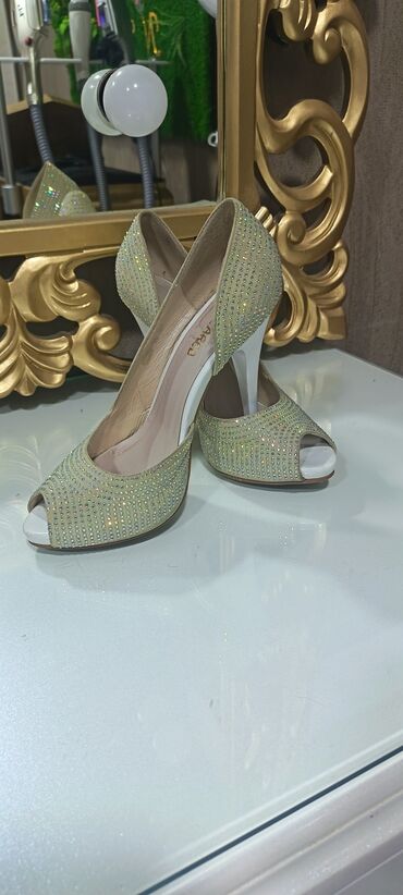 Çəkmələr: Ölçü: 38, İşlənmiş — 9