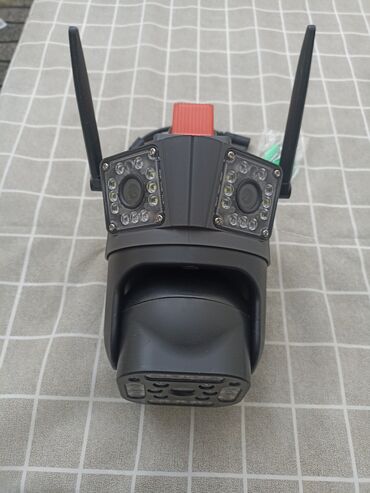 беспроводные камеры видеонаблюдения: Камера наблюдения состоит из трёх камер две стационарных и одна