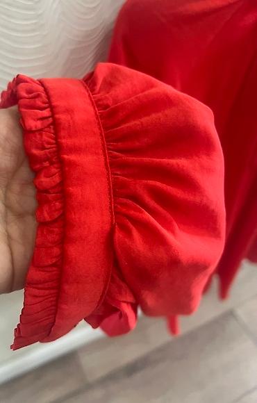 красная блузка: Блузка, Однотонный, Удлиненная модель — 3