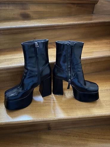 botlar: Bershka, Ölçü: 38, rəng - Qara, Yeni — 1