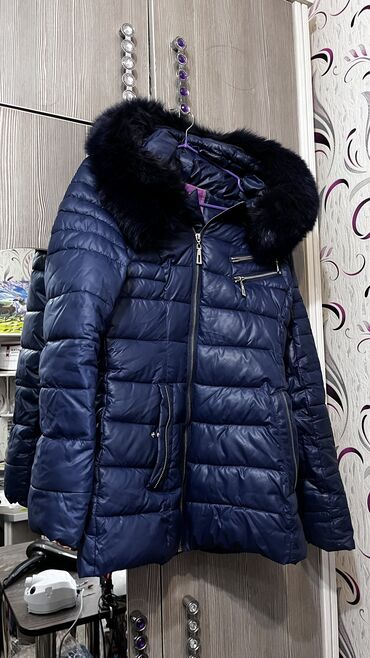 спортивные пуховики: Куртка очень удобная орошая, в идеальном состоянии 600 сом