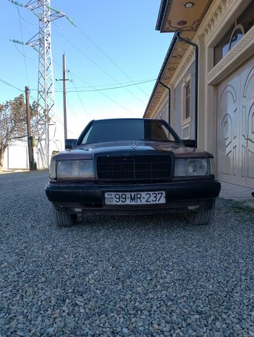 banan mersedes: Mercedes-Benz 190: 1.8 l | 1991 il Sedan