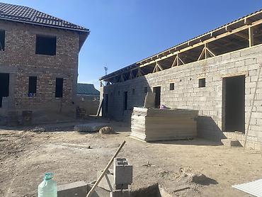70 сом: 6 бөлмө, 150 м², 8 соток, Беловодское, Менчик ээси — 1