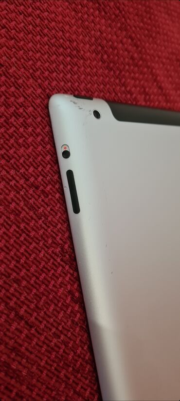 Tableti: ★ Na prodaju sivo beli Apple iPad 2 Model : A1396 Memorija: 32GB — 10