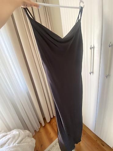 meqa maks: Qara satən maksi don - Model: slip tipli, incə çiyin askıları ilə - — 5