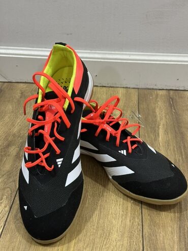 футбольный бутс: ОРИГИНАЛ!!! Футзальные кроссовки Adidas Predator Размер 43.1/3 -