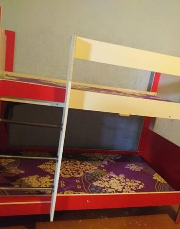 iki mertebeli usaq yataqlari: Oğlan və qız üçün, Çarpayı, Matras ilə, Siyirməsiz, Taxta