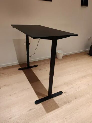 Kancelarijski setovi nameštaja: Fotelje i stolovi crni elektro podesivi dim 140x70 cm Odlični, kao — 4