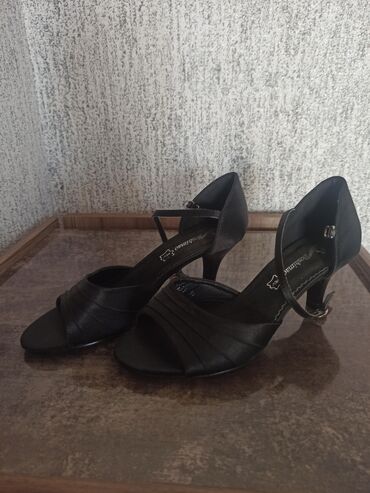 eqa shoes ecemi: Geyinilmiyib