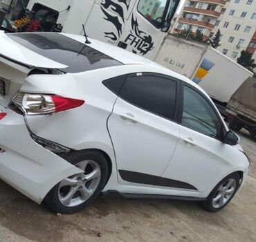 Hyundai: Hyundai Accent: 1.6 l | 2010 il Sedan — 2