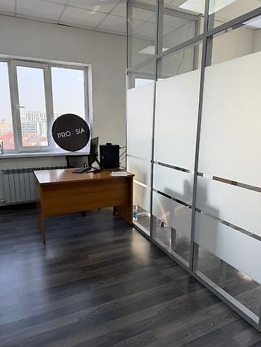 Аренда офисов: Ул. Горького Сдается офисы Площадь: 28м2 Промежуточный этаж — 3