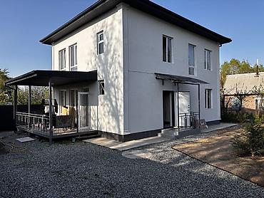 Продажа коттеджей и домов: Двухэтажный современный дом с террасой и огороженной территорией — 2