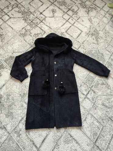 Демисезонные куртки: Альпак черного цветаразмер 46-48 черный цвет с мехом . мех можно