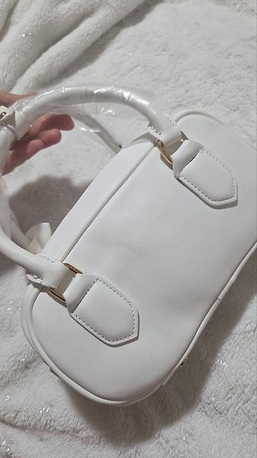 kristijan dior torba: Nova torbica, nekorišćena i odmah dostupna. 👜✨ Moderan i praktičan — 3