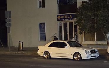 4 goz mercedes 3 2: Mercedes-Benz E‑Class W210 sedan Xüsusiyyətlər: - Kuzov: 4 qapılı — 1