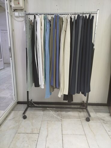 вешалка для сушки белья на балконе: Кронштейн Для одежды, Материал: Металл, На колесах, Б/у