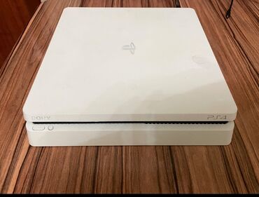 PS4 (Sony PlayStation 4): Пс 4 слим продается 
Не прошитый 
Срочно !