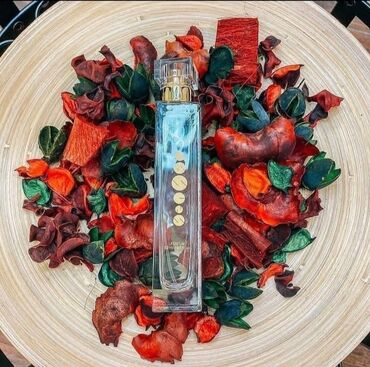 мужской парфюм: Продается элитные и стойкие духи Ессенс Чешского производство 100%