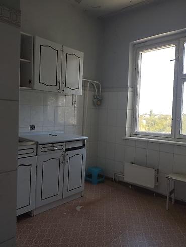 реальному: 3 комнаты, 61 м², Кызыл Аскер 105 серия, 5 этаж, Требуется ремонт — 5