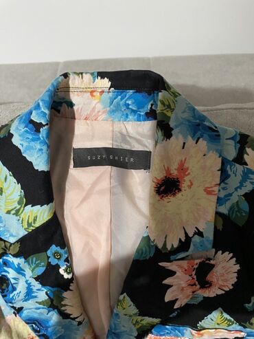 Haljine: Elegantna crno-zlatna haljina na pruge - Model: koktel/večernja — 34