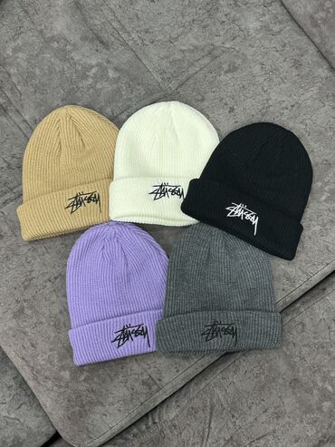полузамок поло мужской: Вязаная шапка-бини Stussy Тёплая, мягкая и стильная — must-have на
