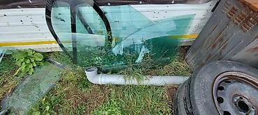 ajkula auto: ALFA 147 STAKLA VRATA | Vise komada na stanju za 5 ili 3 vrata. Cena — 2