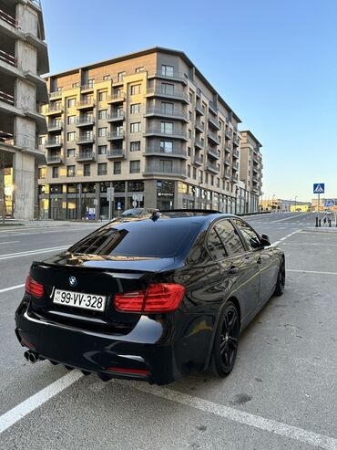 bmw 3 серия 335d at: BMW 3 Series sedan – qara rəng, idman üslublu eksteryer