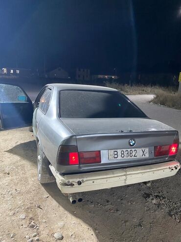 молдинг бмв е39: Автомобиль BMW 5-й серии в кузове E34, выполненный в сером цвете