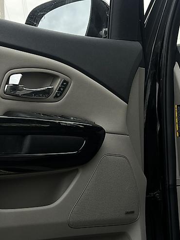 Kia: Kia Carnival: 2020 г., Минивэн — 11