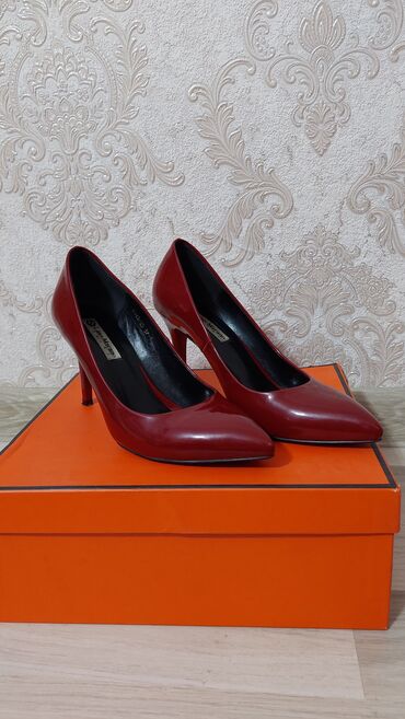 женский обувь размер 38: Туфли Б/У. Размер:37. Цвет:Бардовый. В хорошем состоянии