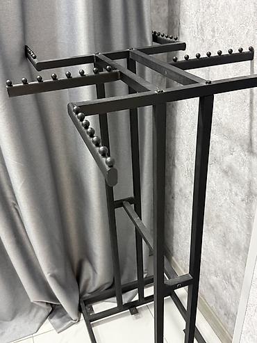 Mağaza avadanlığı: Metal geyim asqısı/çoxşaxəli vitrin stendi - Material: qalın divarlı — 2