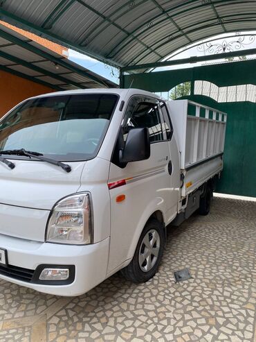 хово сороконожки: Легкий грузовик, Hyundai, Стандарт, 1,5 т, Б/у