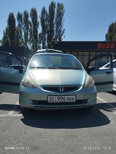 sonata d8: Хэтчбек 5‑дверный, светло‑бирюзовый. Год выпуска: 2002. Двигатель — 5