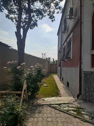 Продажа коттеджей и домов: Продается дом на первой линии по ул. Садырбаева /ул. Ахунбаева — 4