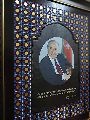 tebii deri: Heydər Əliyev - Polis haqqinda. (Əl işi) Şəkil həkk olunmuş təbii — 4