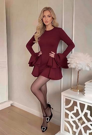 Ženska mini haljina sa volanima
2800din
S M L