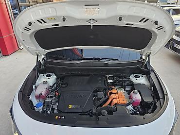 Kia: Kia Niro: 2022 г., Гибрид, Кроссовер — 18
