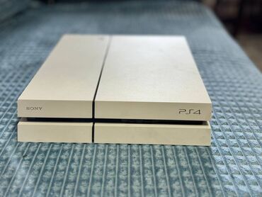 PS4 (Sony PlayStation 4): Playstation 4 (б/у) 500 Гб без 2 джойстика (но чуть плохо работают)