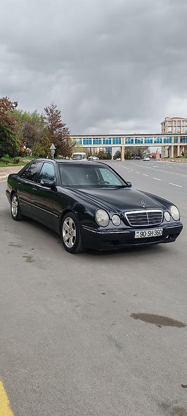 mercedes benz 208 d: Mercedes-Benz E 200: 2 l | 2001 il Sedan — 3