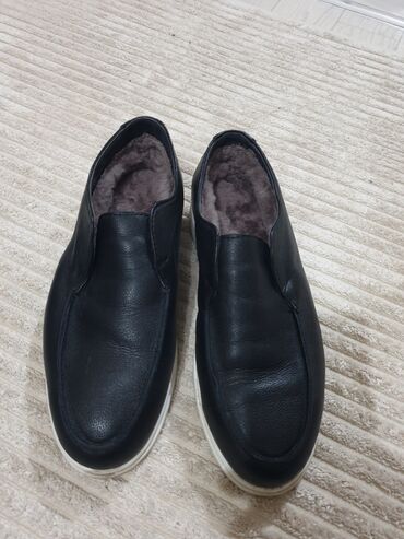 Мокасины и лоферы: Мужская обувь, несколько моделей. 1) Лоферы, черные, 44 размер — цена — 8