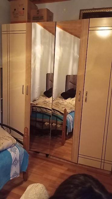Mebel: İşlənmiş, 4 qapılı, Güzgülü, Bej, Taxta, Açılan, Düz dolab — 1