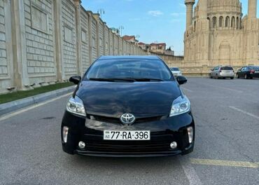 Toyota: Toyota Prius: 1.4 l | 2014 il Hetçbek